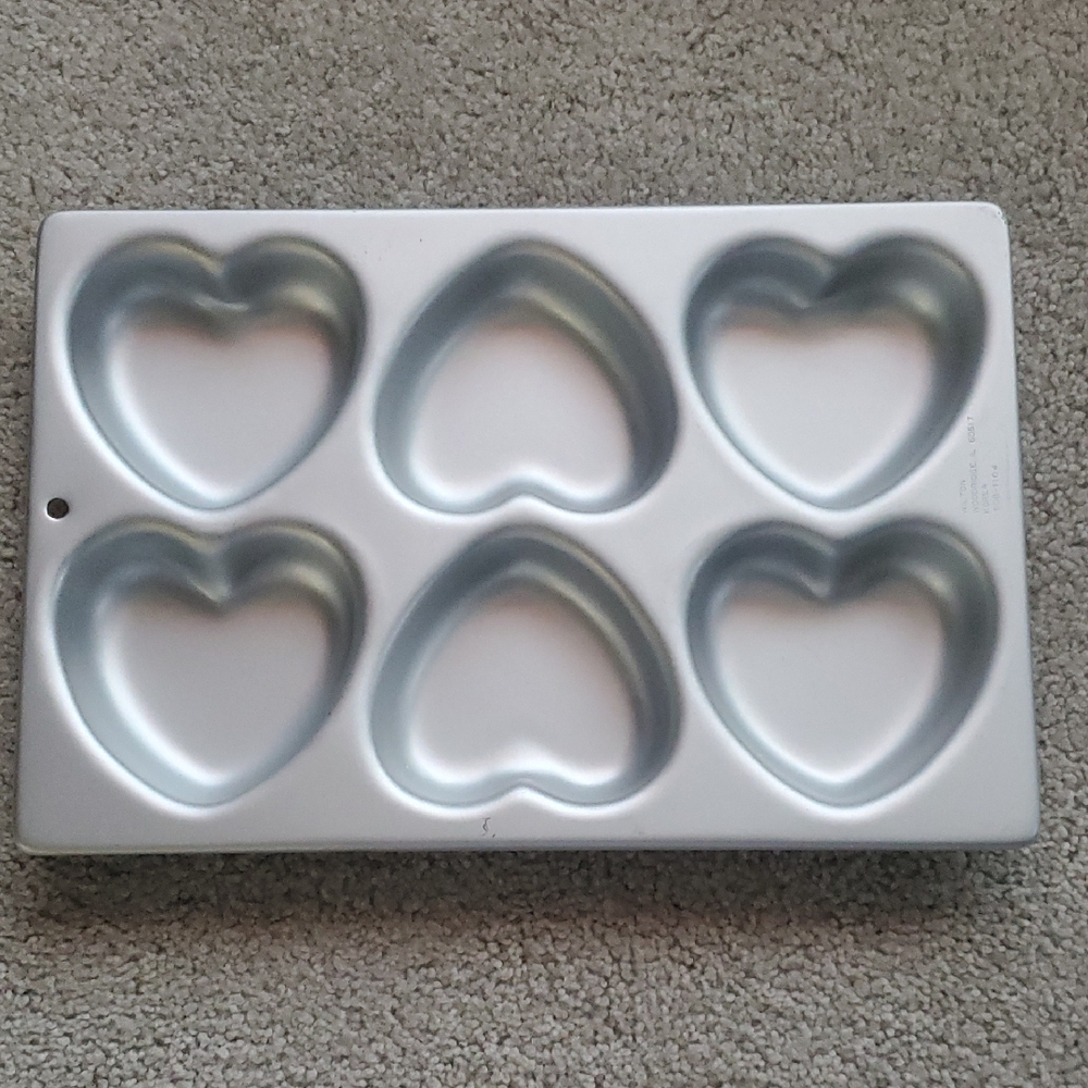 Wilton Heart-Shaped Baking Pan